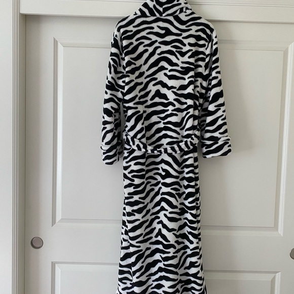 Charter Club Zebra Patterned Robe - Picture 2 of 3